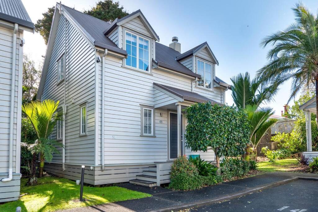 Photo of Others in Russell