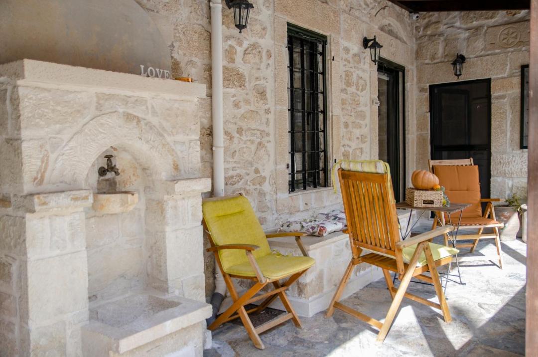 Photo of Patio Balcony in Pirgou