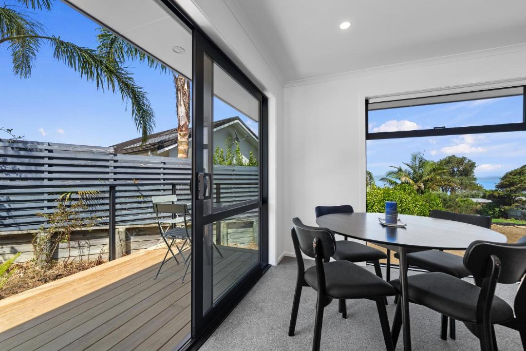 Photo of Patio Balcony in Whakatete Bay