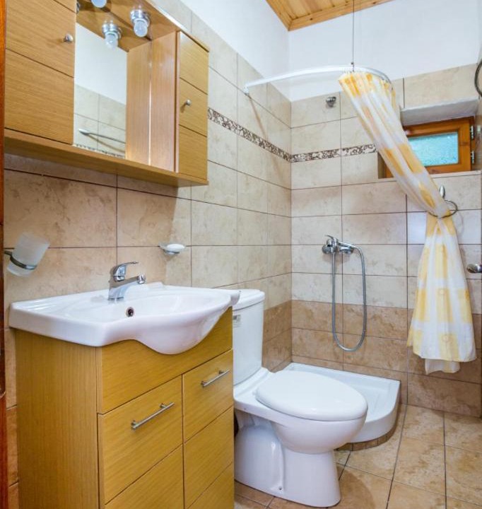 Photo of Bathroom in Aliki