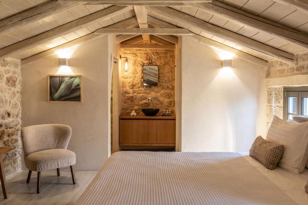 Photo of Others in Oitylo