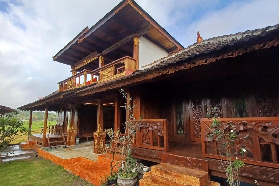 Photo of Buildings in Batukliang
