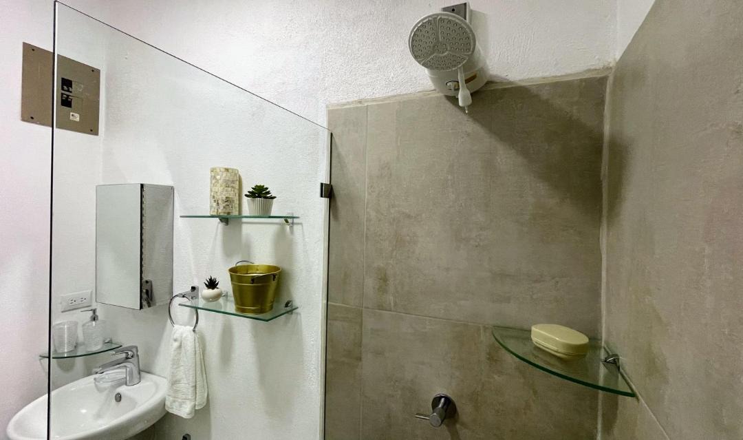 Photo of Bathroom in Daniel Flores