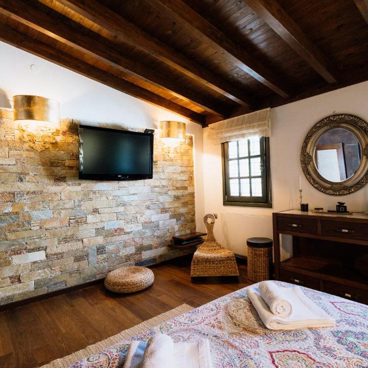 Photo of Others in Artemida