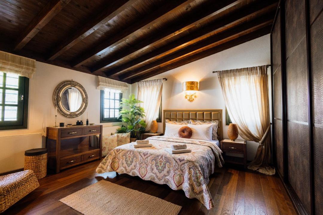 Photo of Others in Artemida