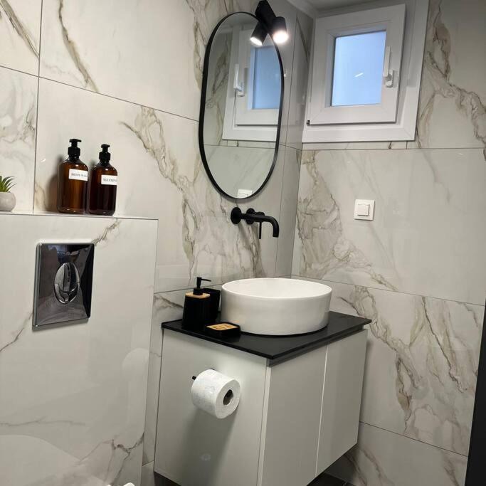 Photo of Bathroom in Drama