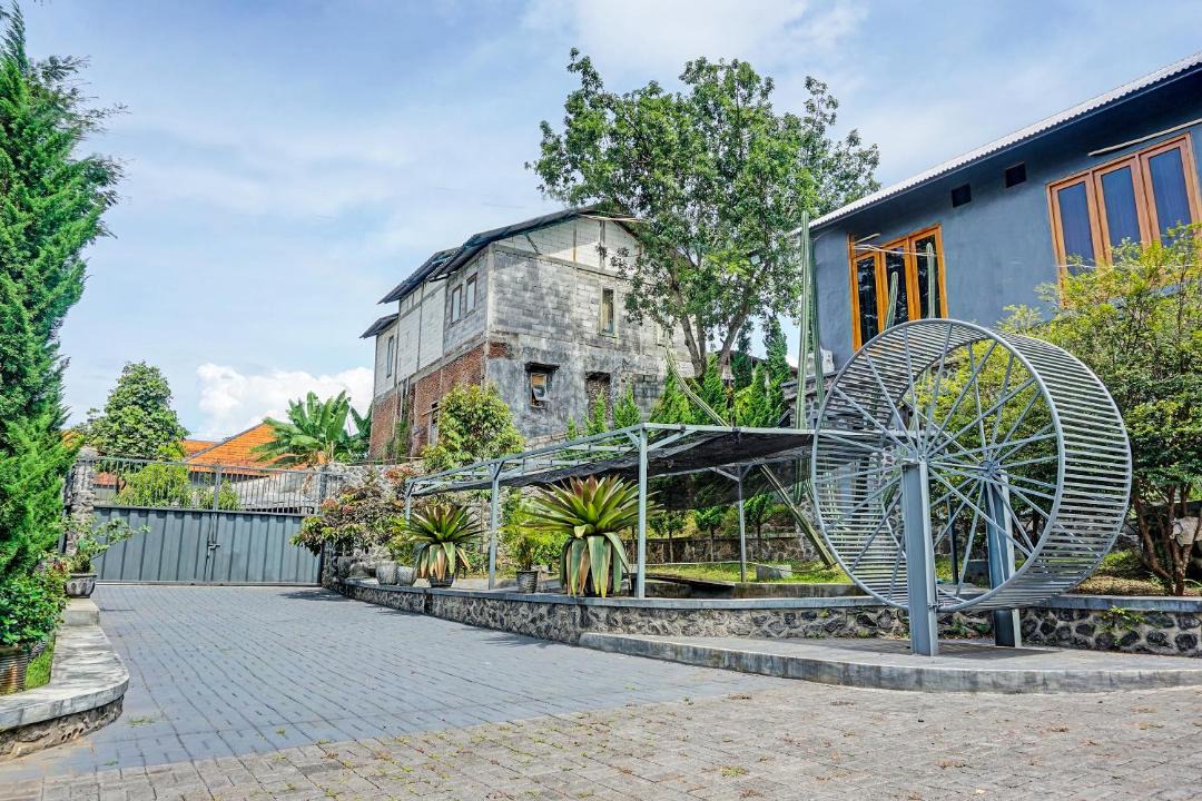 Photo of Others in Prigen