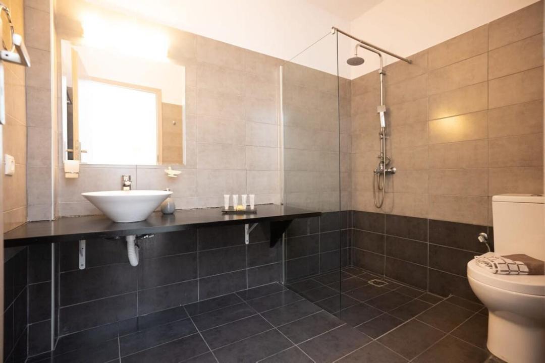 Photo of Bathroom in Plintri