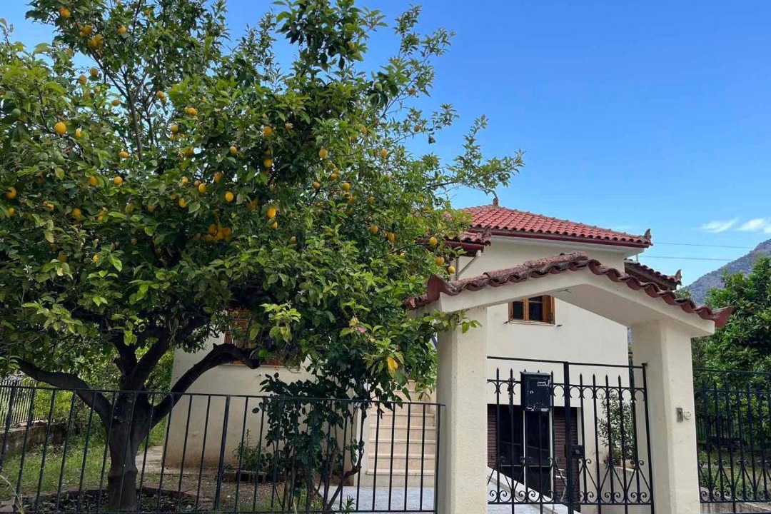 Photo of Buildings in Leonidio