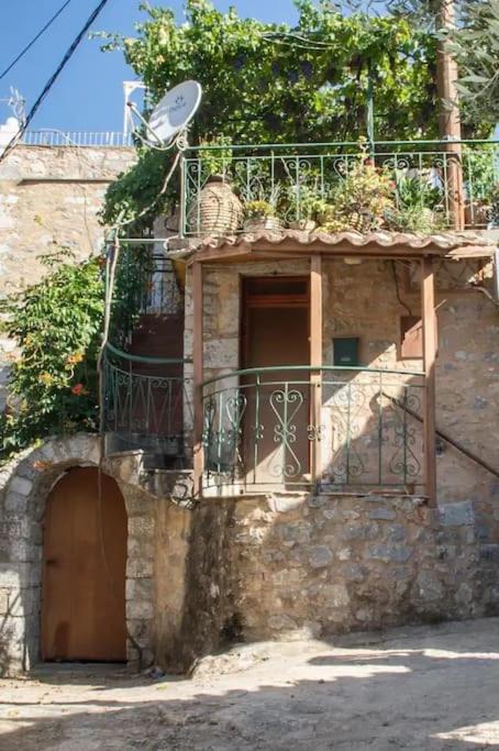 Photo of Others in West Mani