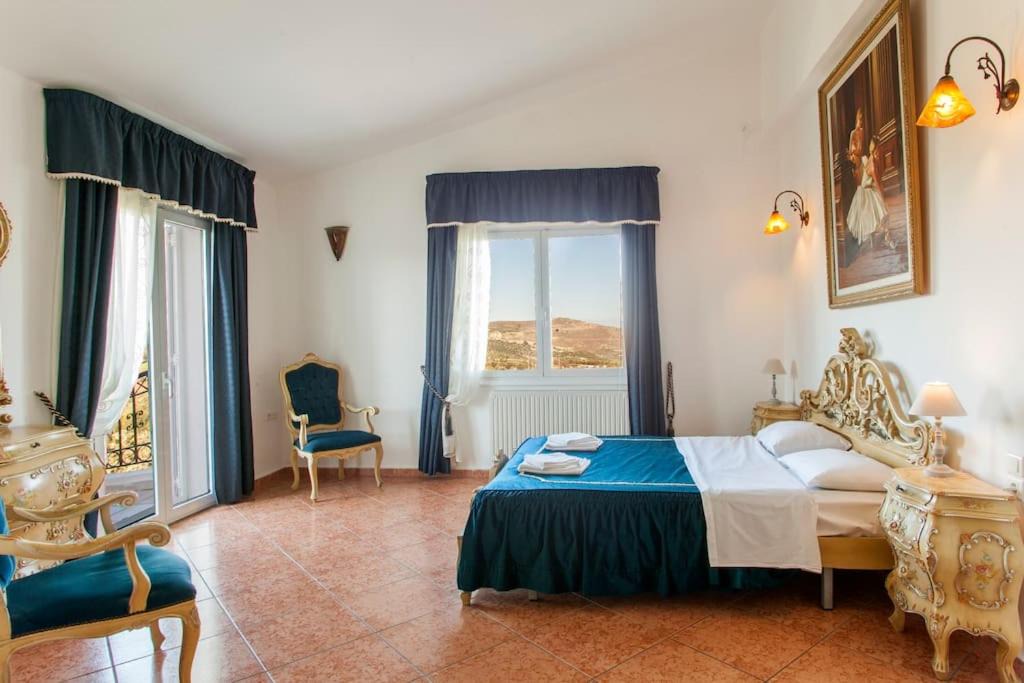 Photo of Bedroom in Skalani
