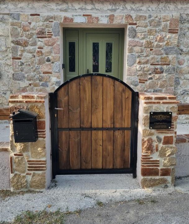 Photo of Buildings in Aliartos