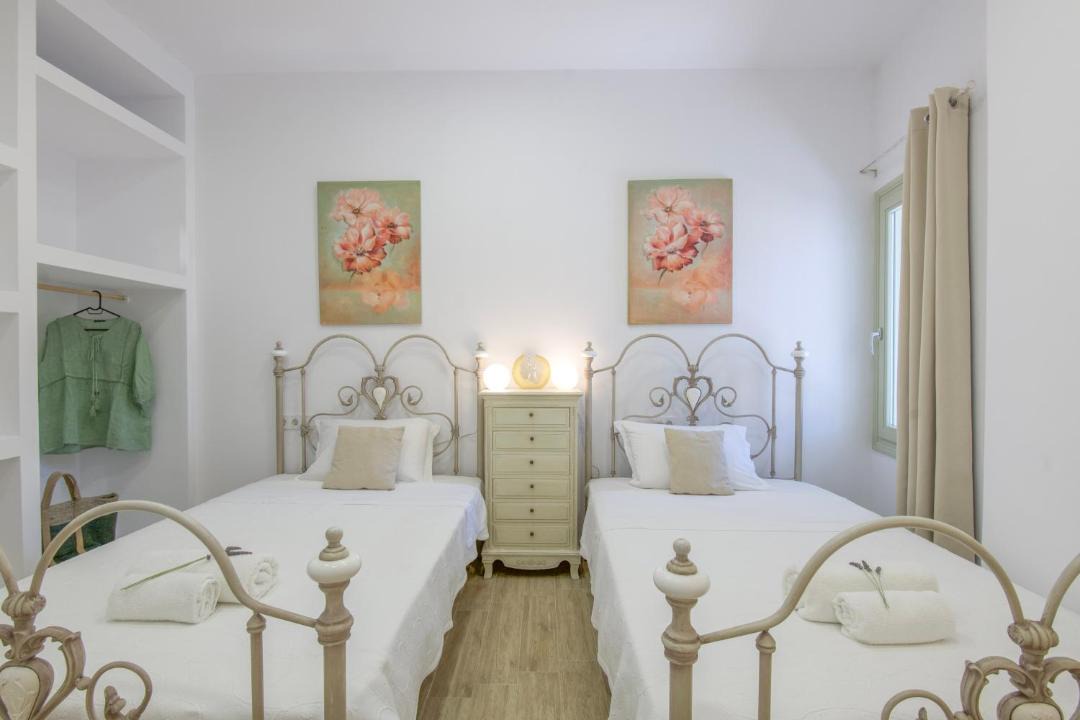 Photo of Bedroom in Drios