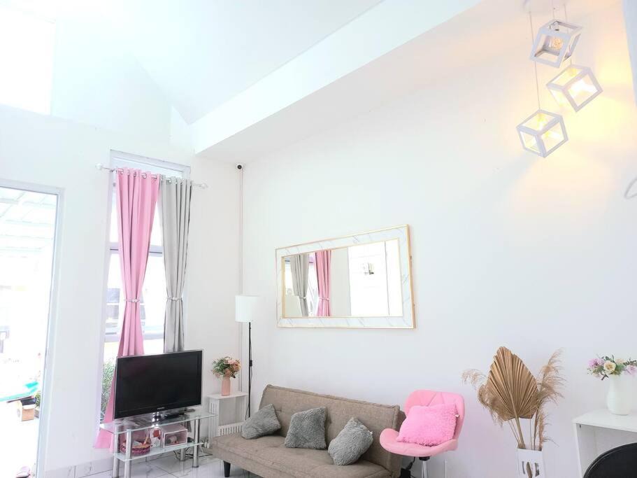 Photo of Livingroom in Sukaraja