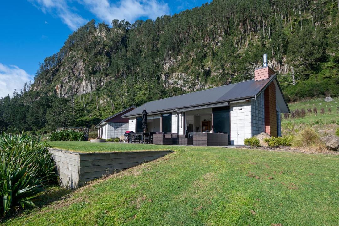 Photo of Buildings in North Island