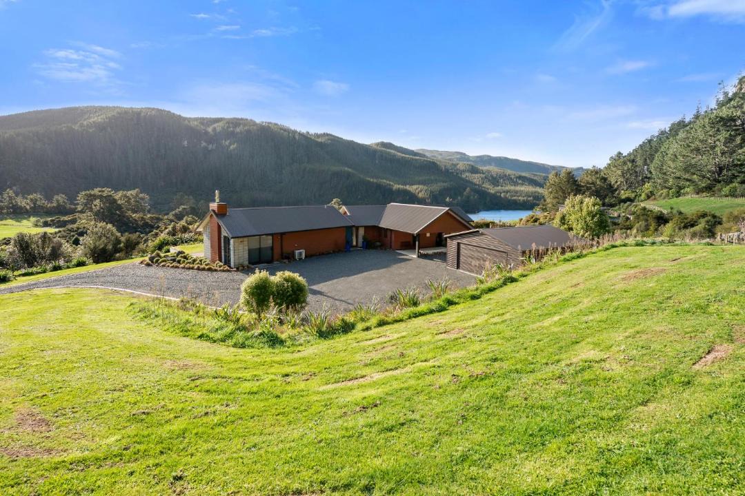 Photo of Buildings in North Island