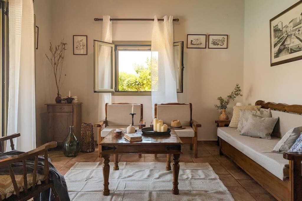Photo of Livingroom in Pefki