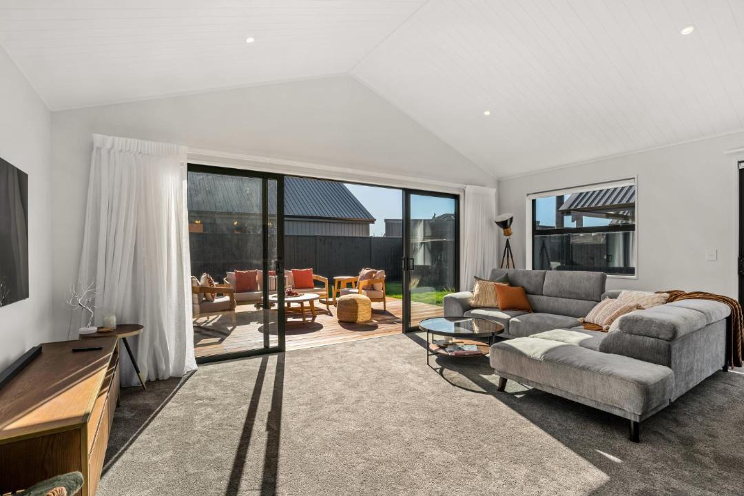 Photo of Livingroom in Lowburn