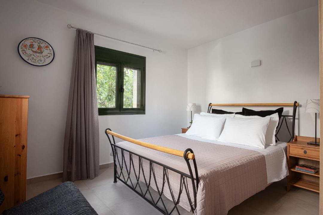 Photo of Bedroom in East Mani