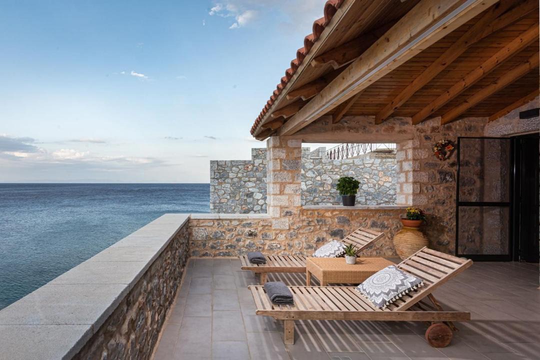 Photo of Patio Balcony in East Mani