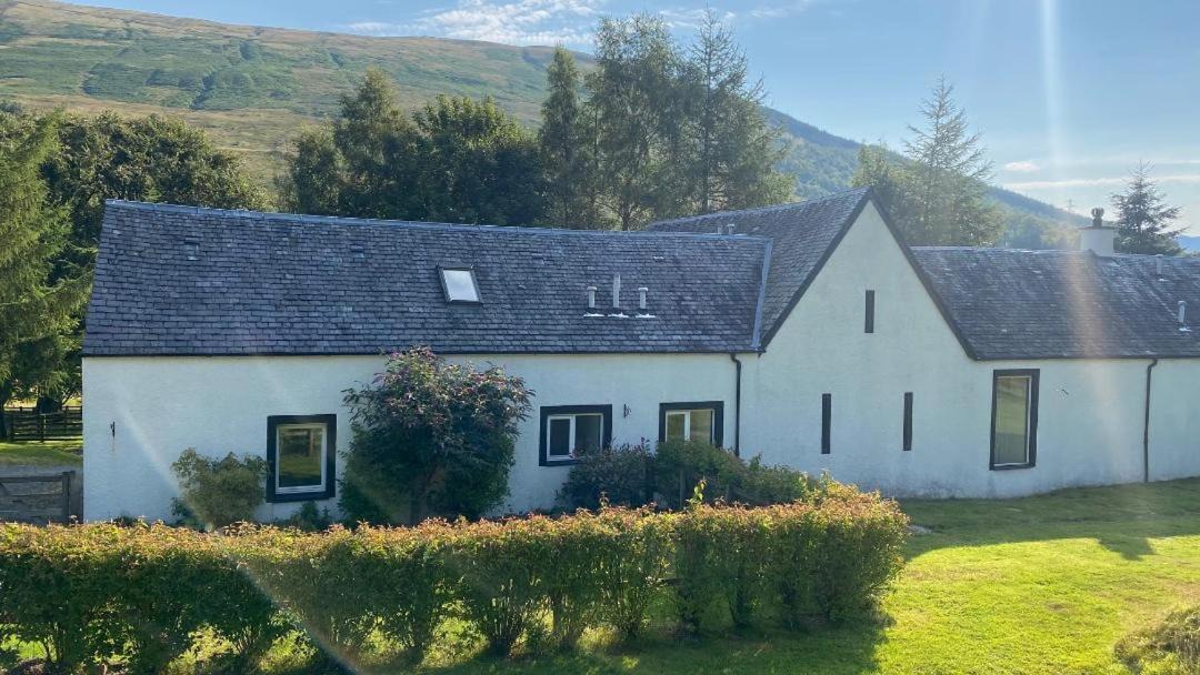 Photo of Buildings in Lochearnhead