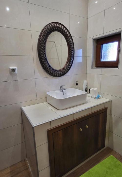 Photo of Bathroom in Drama