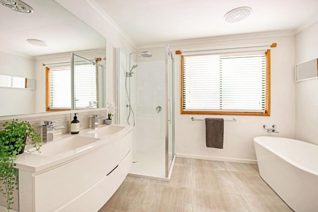 Photo of Bathroom in Binalong Bay