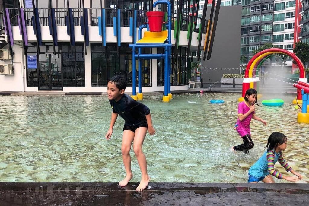 Photo of Human In Picture in Sungai Buloh