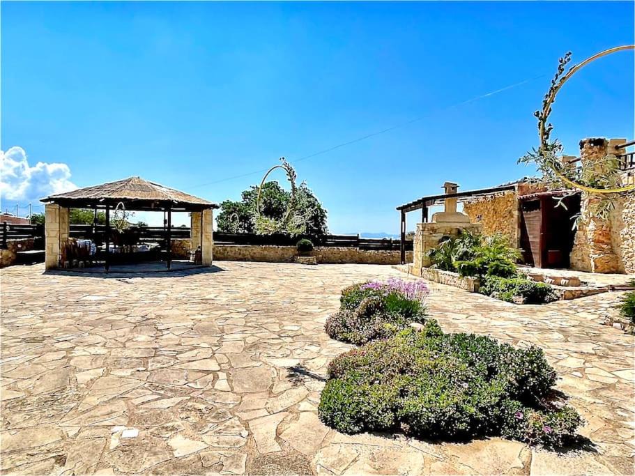 Photo of Buildings in Malaxa