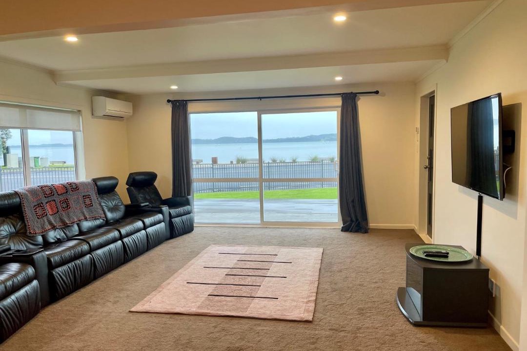 Photo of Livingroom in Maraetai