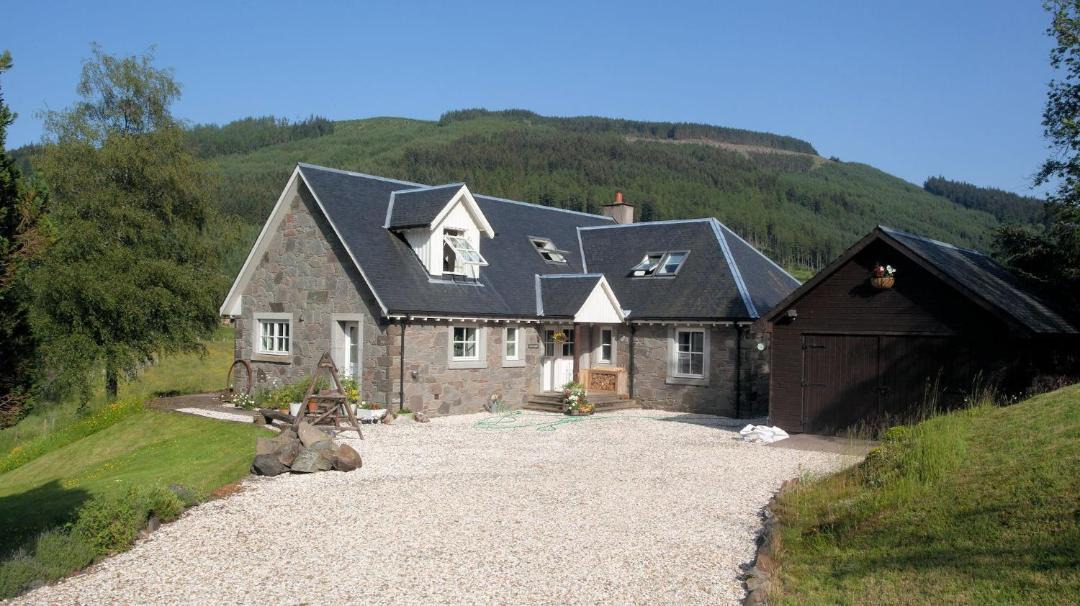 Photo of Buildings in Strathyre
