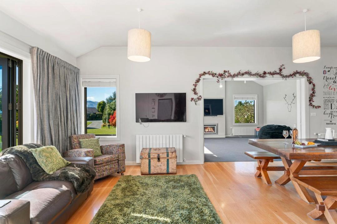 Photo of Livingroom in Albert Town