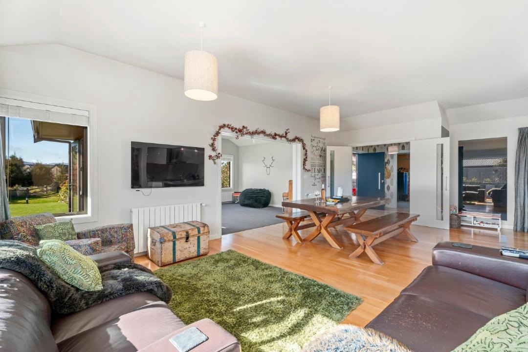 Photo of Livingroom in Albert Town