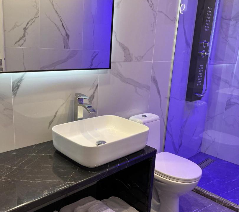 Photo of Bathroom in Marmaketon