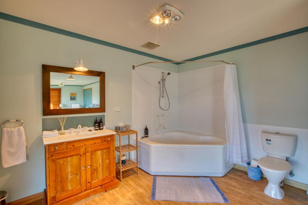 Photo of Bathroom in Binalong Bay