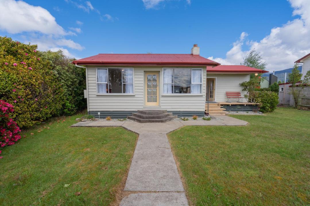 Photo of Buildings in Te Anau