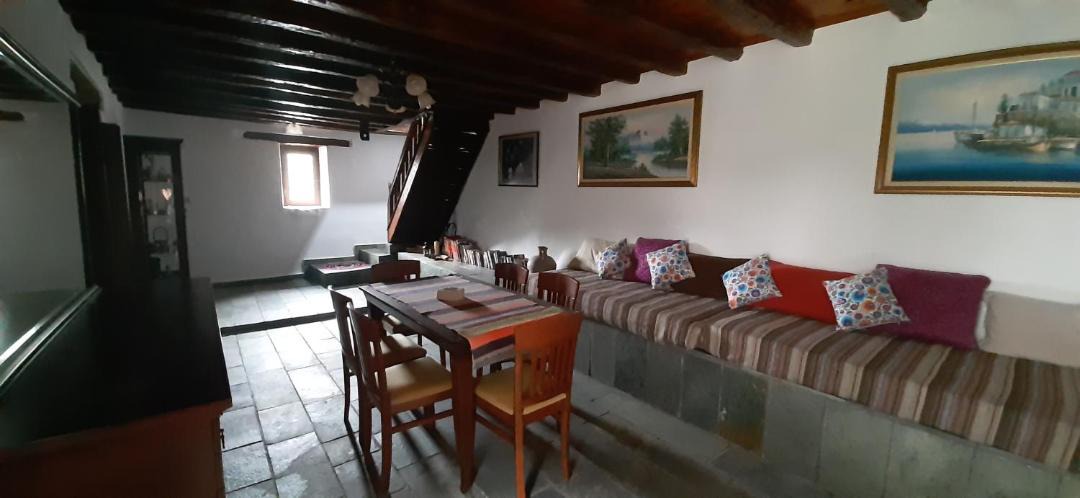 Photo of Livingroom in Aradena
