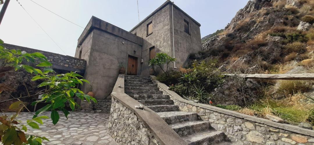 Photo of Buildings in Aradena