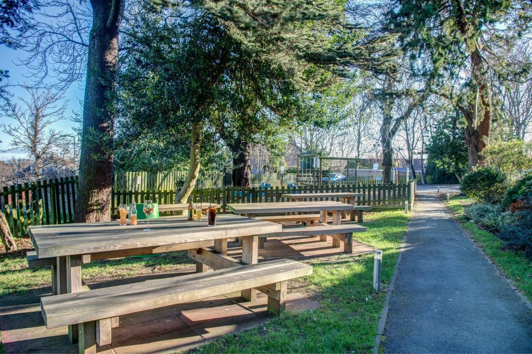 Photo of Others in Ravelston