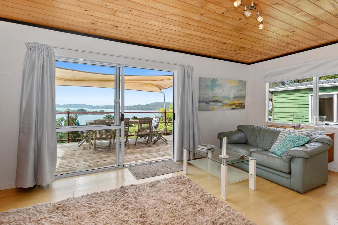 Photo of Livingroom in Oakura