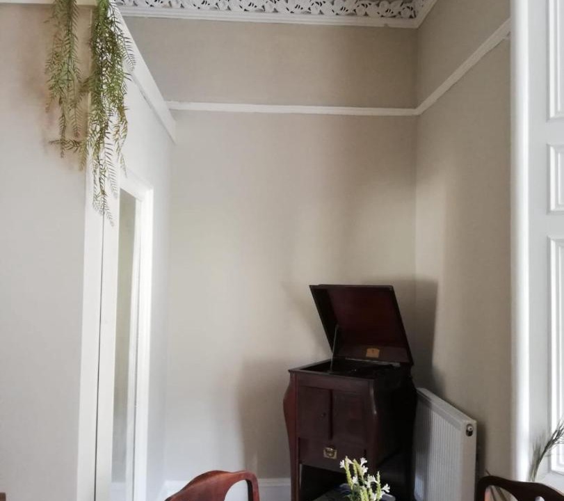 Photo of Livingroom in Glasgow Westend