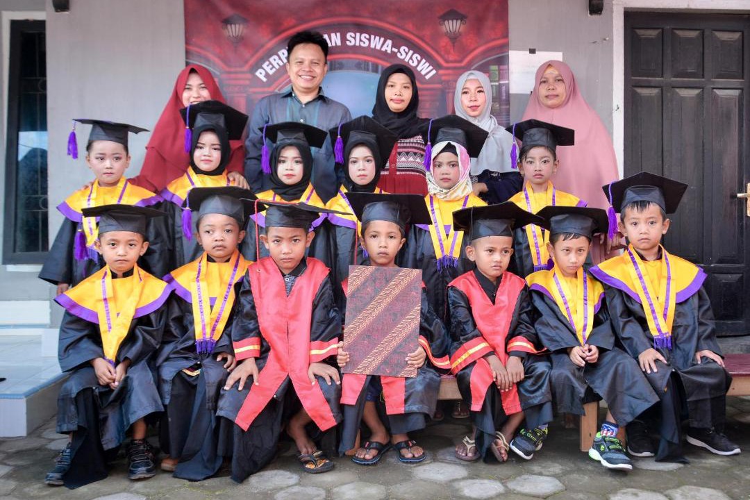 Photo of Human In Picture in Kecamatan Terara