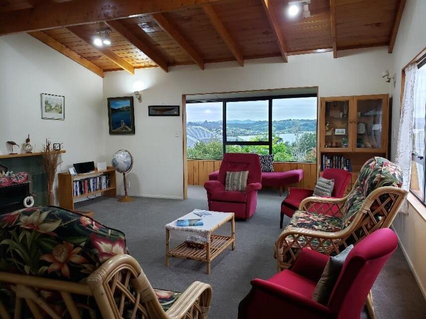 Photo of Livingroom in Snells Beach