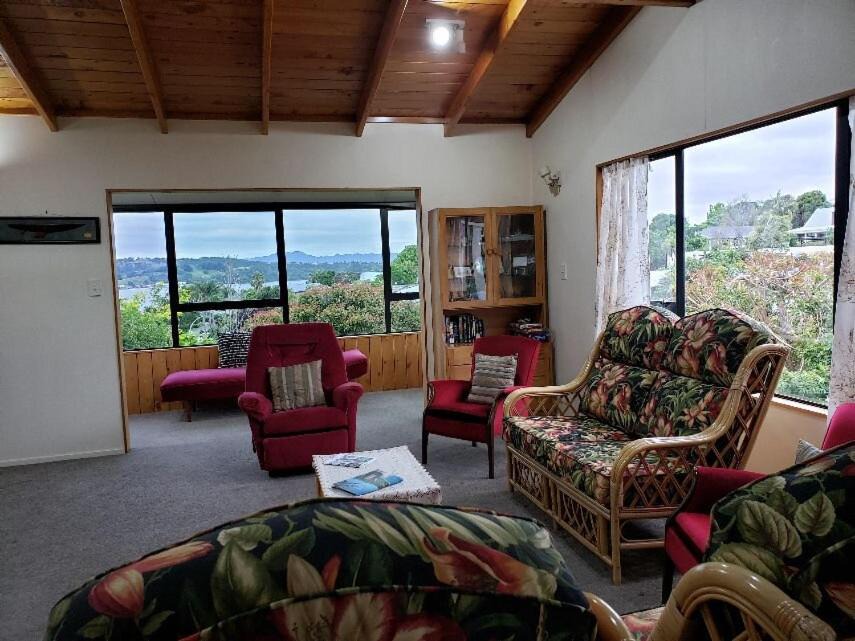 Photo of Livingroom in Snells Beach