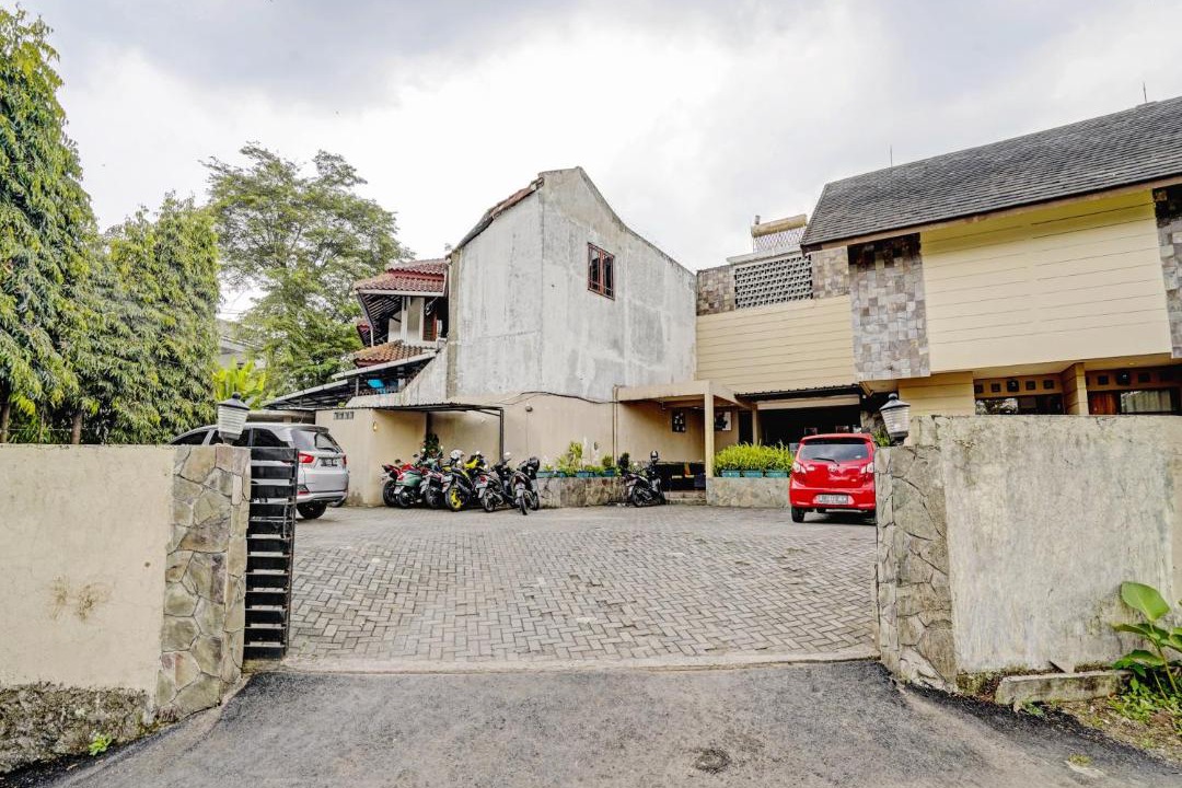 Photo of Buildings in Cigadung