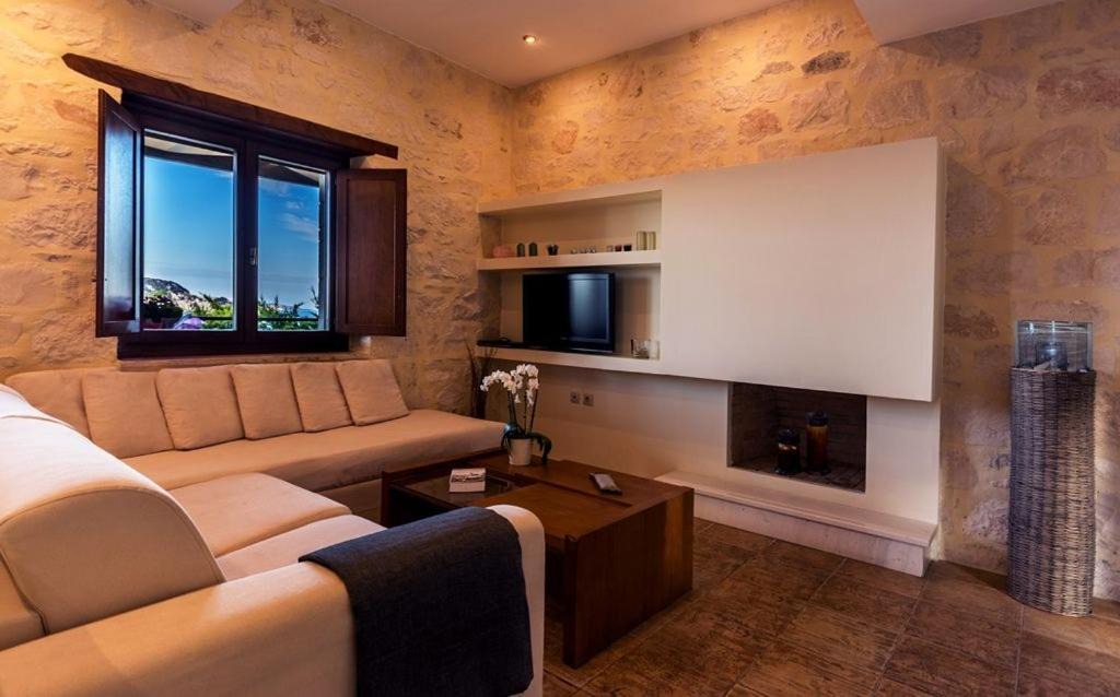 Photo of Livingroom in Marathias