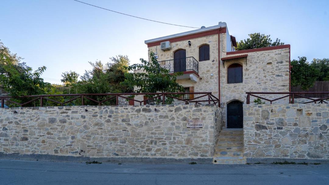 Photo of Buildings in Apomarma