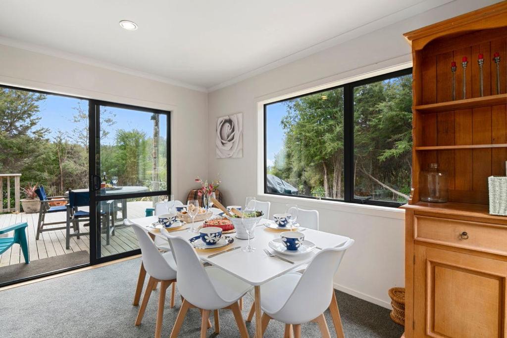 Photo of Livingroom in Ngaio Bay