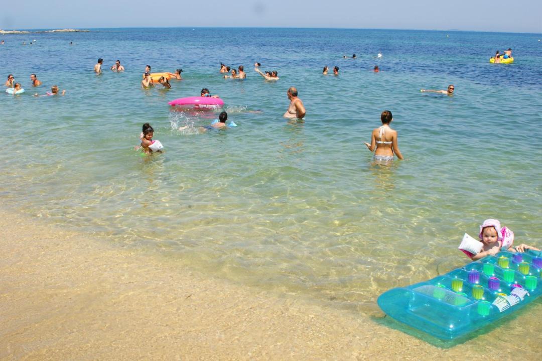 Photo of Human In Picture in Lefkippos