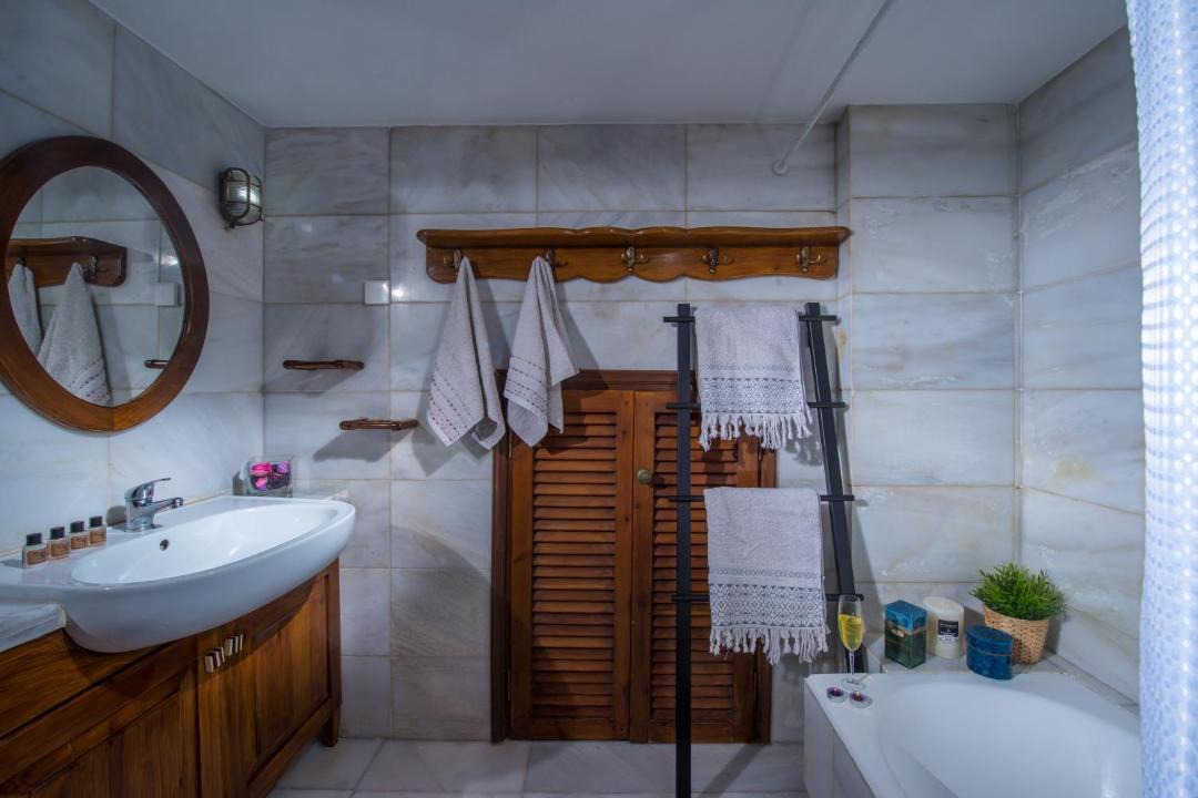 Photo of Bathroom in Koutouloufari